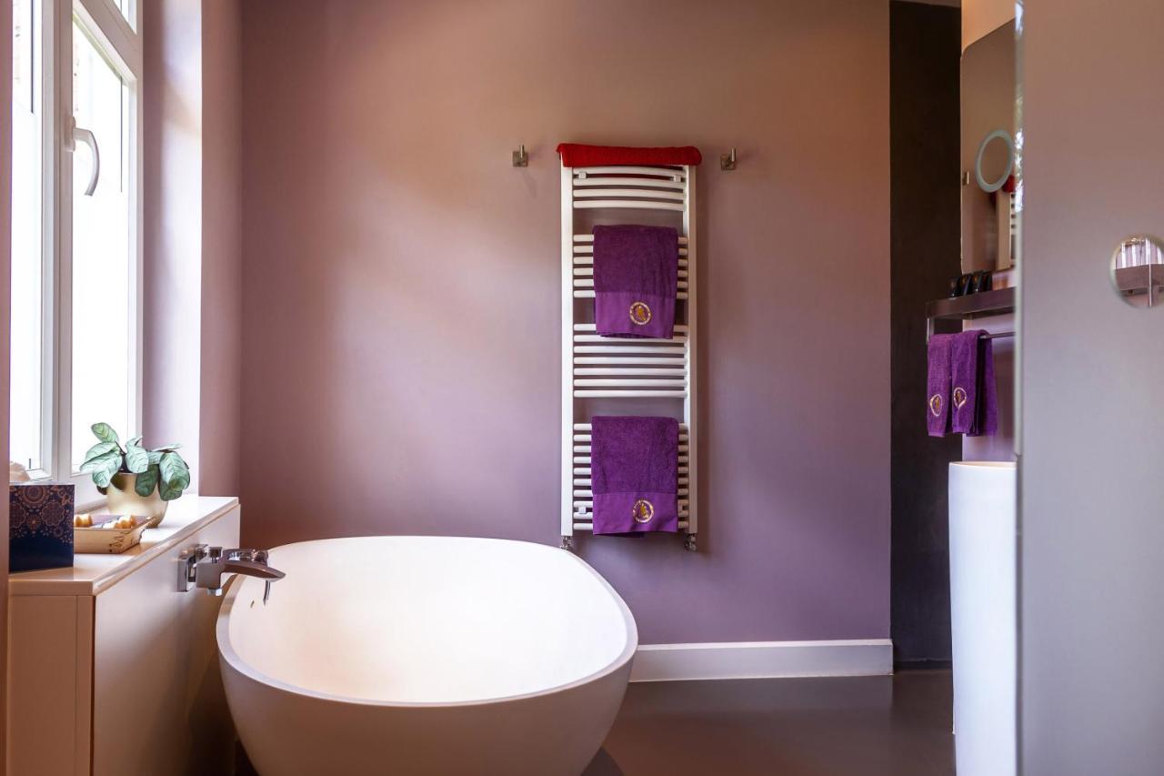 B&B Saint-Georges Brügge Exterior foto A towel warmer