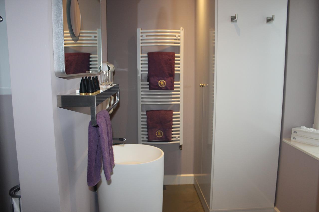 B&B Saint-Georges Brügge Exterior foto A heated towel rail